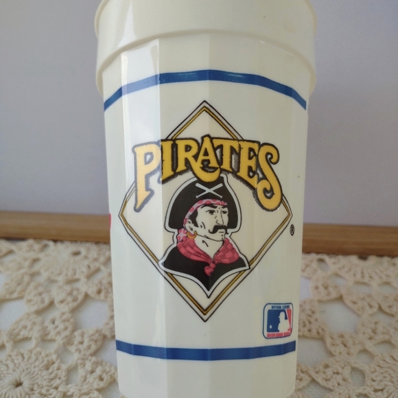 Vintage 1990 NLCS Plastic Cups - Picture 3 of 8